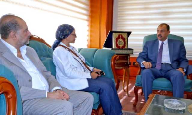 محافظ سوهاج يستقبل مساعد وزير الاتصالات ورئيس معهد تكنولوجيا المعلومات لبحث سبل التعاون