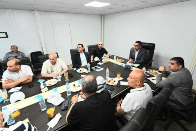 وزير الإسكان يعقد اجتماعا مع الشركات العاملة بمشروع «صواري» بالإسكندرية