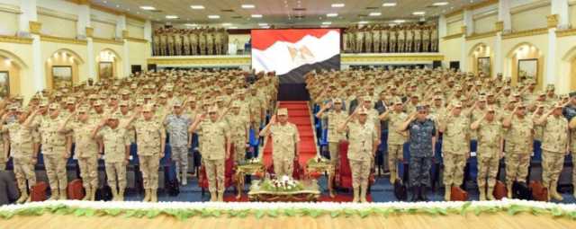 وزير الدفاع يلتقي عددًا من مقاتلي المنطقة الجنوبية العسكرية‎