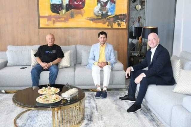 رئيس الفيفا يقبل دعوة وزير الرياضة لحضور افتتاح معسكر المنتخبات الوطنية