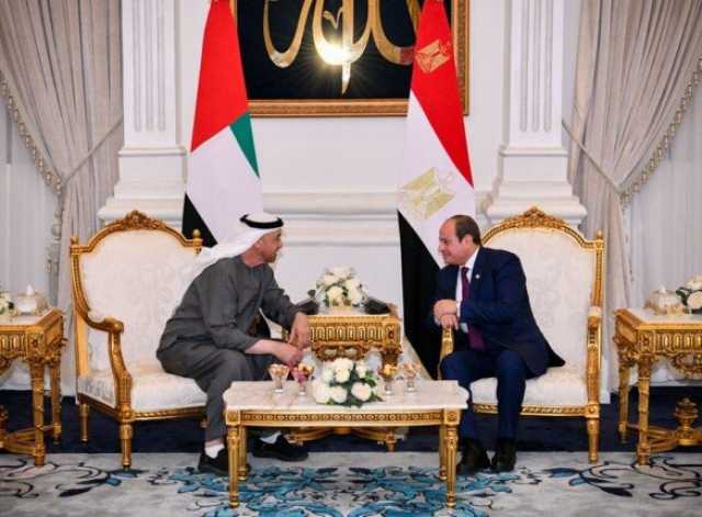 الرئاسة تنشر فيديو استقبال الرئيس السيسي لنظيره الإماراتي بمطار العلمين