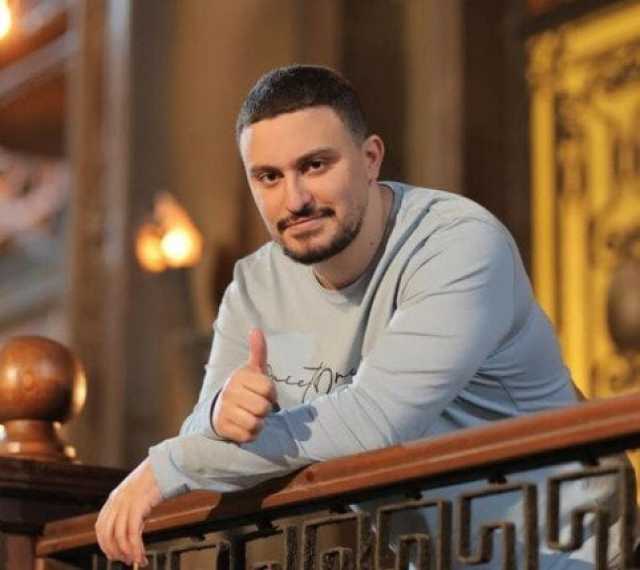 ياسين السقا يطالب الجمهور بمراعاة مشاعر الناس «فيديو»