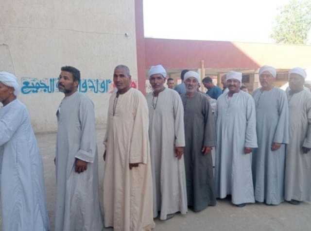 147 لجنة فرعية تستقبل الناخبين للإدلاء بأصواتهم في اليوم الثاني لانتخابات مجلس الشيوخ بالأقصر