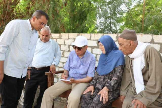 كرسي متحرك يوقف دموع أم.. ووظيفة تحيي أمل أسرة.. تفاصيل الزيارة التي غيرت حياة أهالي ديرمواس