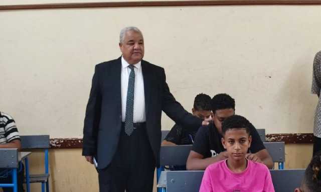 مدير تعليم الأقصر يتابع امتحانات الدور الثاني للشهادة الإعدادية