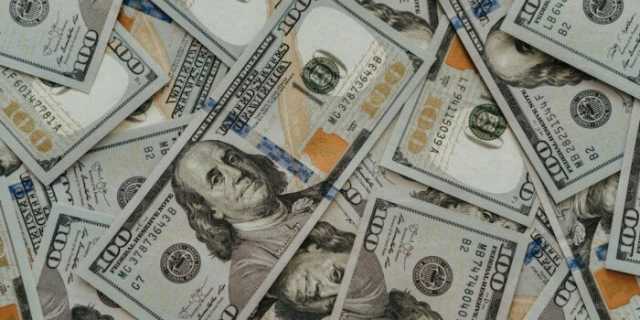 سعر الدولار يتوقف بنهاية تعاملات الأحد عند 48.42 جنيه
