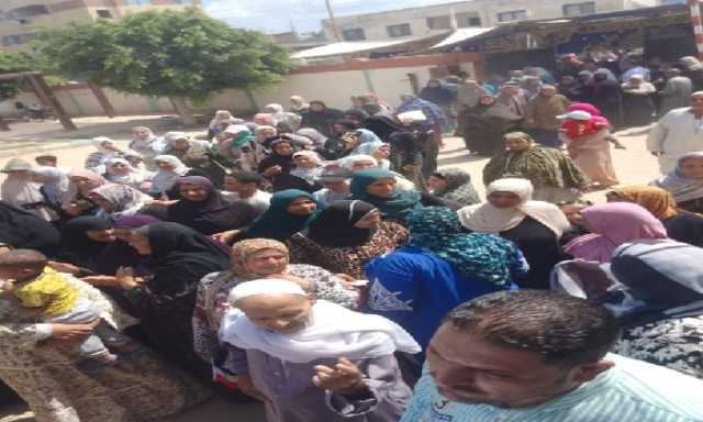سيدات القرى تصطف فى طوابير أمام اللجان كفرالدوار بالبحيرة