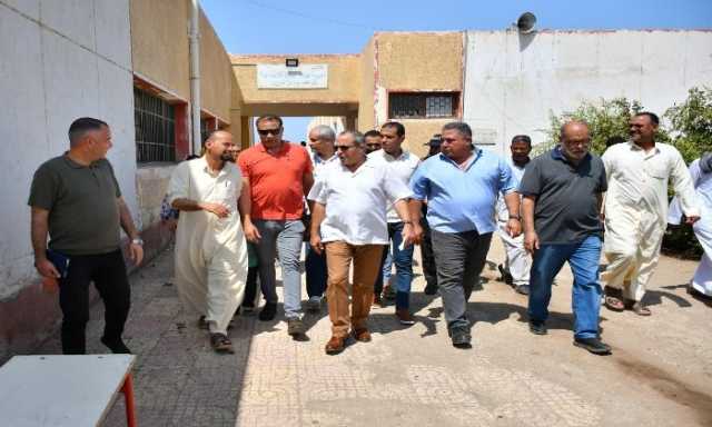 محافظ بورسعيد يتفقد مدرسة قرية الفتح للتعليم الأساسي بحي الجنوب