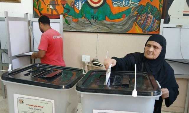 حضور لافت لكبار السن وذوي الهمم للتصويت في انتخابات مجلس الشيوخ بالمقطم