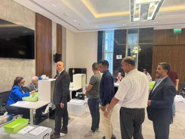 انتخابات الشيوخ 2025.. استمرار توافد المصريين بالكويت على السفارة للتصويت