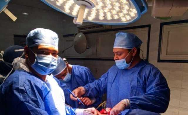 إنقاذ مريضة من مضاعفات انسداد القولون الكاذب بعد جراحة بمستشفى قنا العام