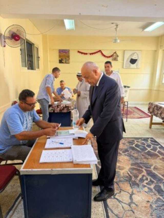 مصطفى بكري يدلي بصوته في انتخابات مجلس الشيوخ (صور)