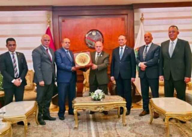 رئيس النيابة الإدارية يستقبل وفدًا من أعضاء الهيئة ببورسعيد
