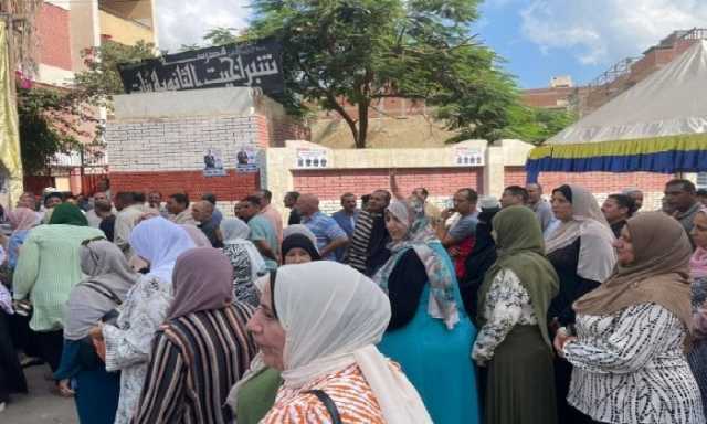 السيدات يتصدرن المشهد في الساعات الأولى لانتخابات مجلس الشيوخ بالبحيرة