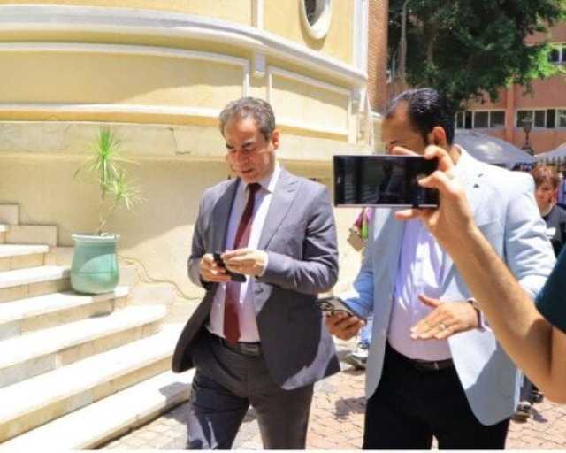 رئيس الهيئة الوطنية للإعلام يدلي بصوته في انتخابات مجلس الشيوخ