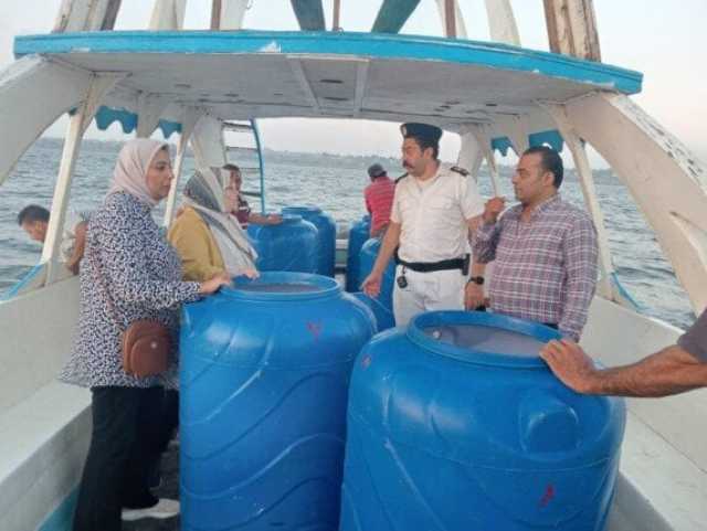 بدء المرحلة الأولى من عمليات إنزال يرقات الجمبري داخل بحيرة قارون