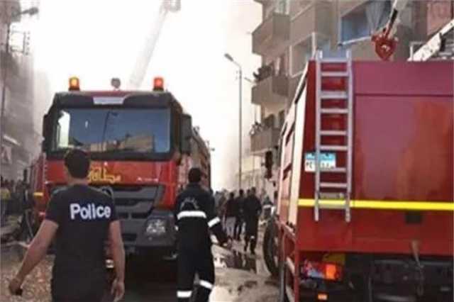 الدخان الأسود غطى المكان.. إصابة 3 أشخاص في حريق التهم شقة بفيصل