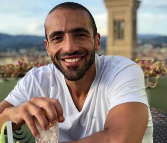 «صديق الطفولة».. حسن أبو الروس ناعيا عمرو ستين