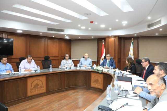 محافظ الجيزة يترأس عددًا من اجتماعات مجالس إدارات الأجهزة التنفيذية لبحث تطوير الخدمات
