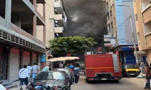حريق هائل يلتهم معرضًا للدراجات النارية في الإسكندرية.. الحماية المدنية تتدخل