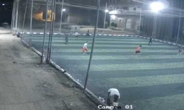 لص الملاعب.. سرقة 6 هواتف محمولة من شباب أثناء مباراة كرة قدم بأبوحماد