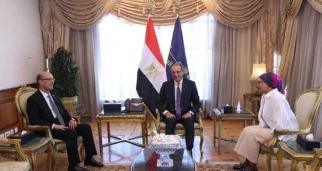 رئيس جامعة أسيوط يزور معهد تكنولوجيا المعلومات بالقرية الذكية