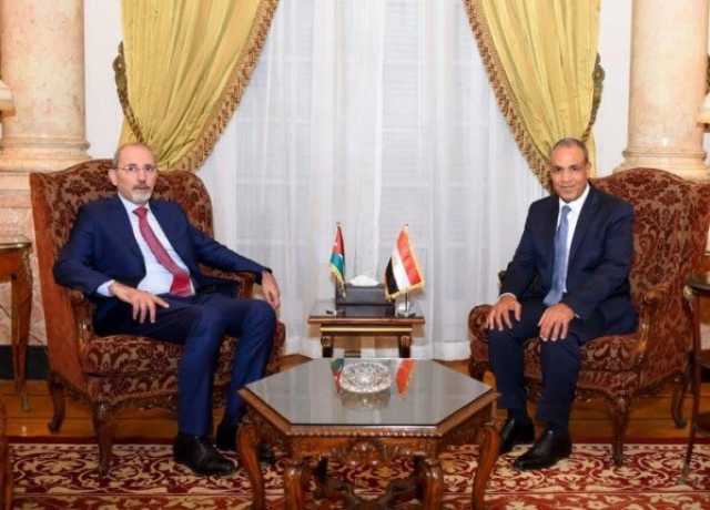 وزير الخارجية ونظيره الأردني يؤكدان تعزيز التعاون ورفض المخططات الاستيطانية بالضفة