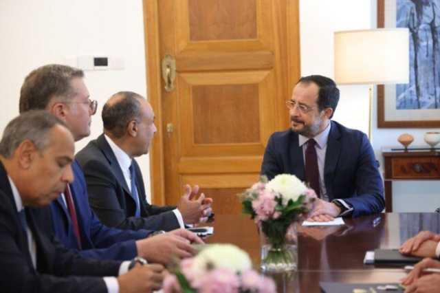 وزير الخارجية يلتقي مع رئيس قبرص ويبحث تعزيز العلاقات بين البلدين