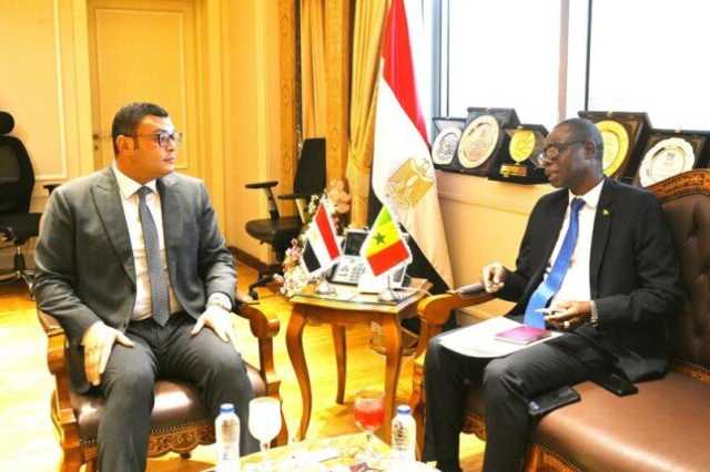وزير الإسكان يستقبل سفير جمهورية السنغال في القاهرة لبحث سُبل تعزيز التعاون