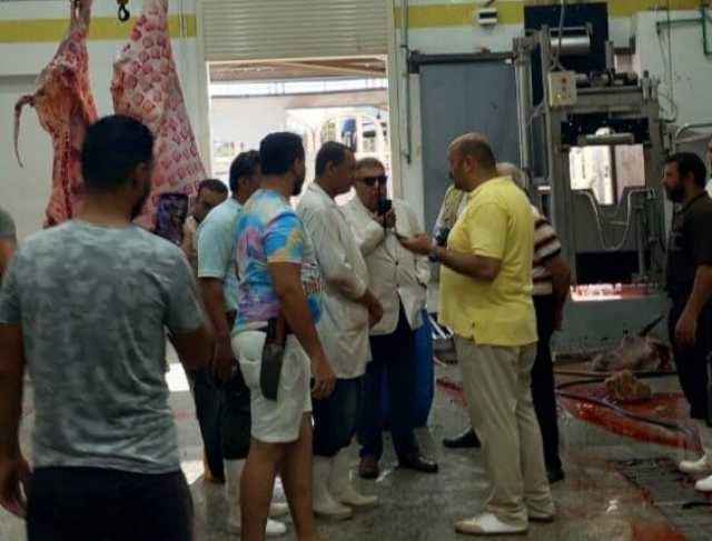 محافظ الدقهلية يُفاجئ مجزر المنصورة بميت الكرما لمتابعة انتظام العمل