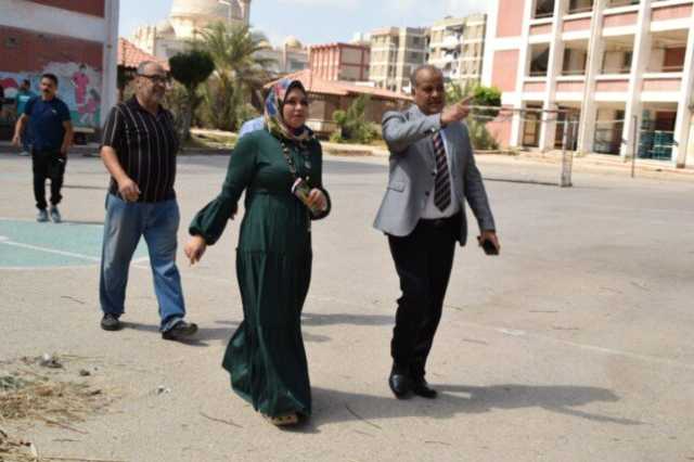 استعداداً للعام الدراسي الجديد.. مدير تعليم بورسعيد يتفقد مدرسة الغرفة الثانوية بنات