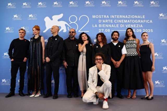 صناع «صوت هند رجب» يدعمون القضية الفلسطينية على السجادة الحمراء في مهرجان فينيسيا السينمائي