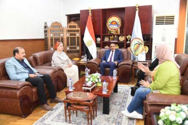 لمواجهة التسرب التعليمي.. محافظ مطروح يبحث مع التعليم ومصر الخير التوسع في المدارس المجتمعية