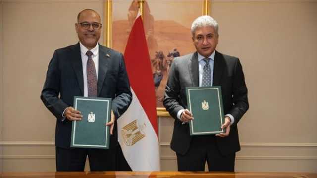 «السياحة والعمل» يوقعان بروتوكول تعاون بشأن ضوابط ترخيص وحدات الإقامة الفندقية