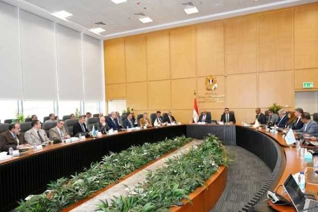 وزير الإسكان ورئيس الهيئة العربية للتصنيع يتابعان موقف تنفيذ مشروعات المبادرة الرئاسية «حياة كريمة»