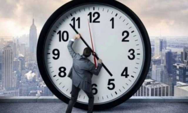 خطوات تغيير الساعة للتوقيت الشتوي 2025.. ما سر اختيار يوم الجمعة؟