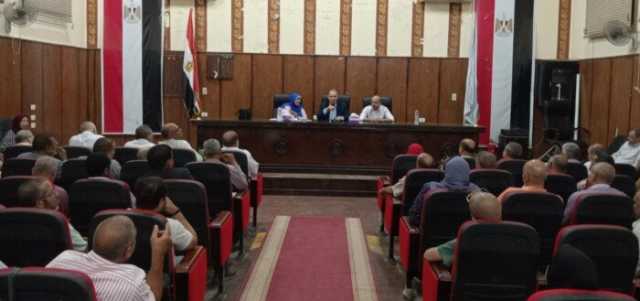 مدير تعليم أسيوط يتابع جاهزية الإدارات لاستقبال العام الدراسى الجديد