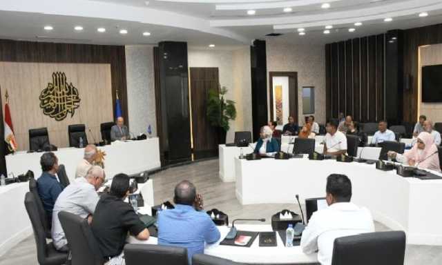 إطلاق حملة شاملة للتشجير تبدأ بطريق السادات بأسوان
