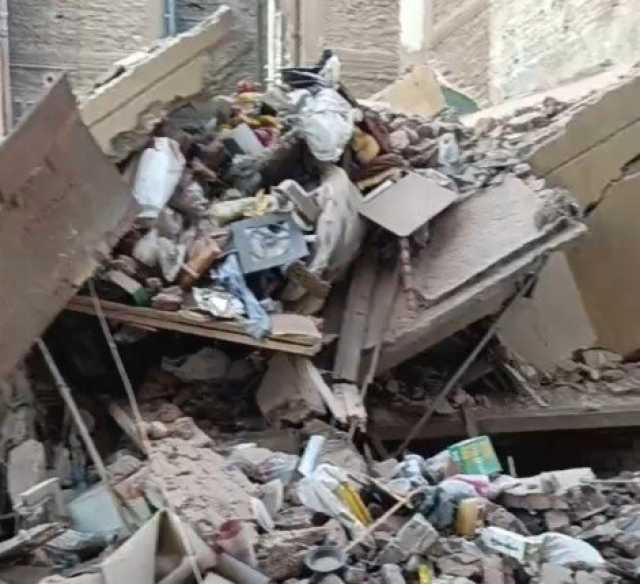 البيت وقع عليهم.. وفاة طفلة وإصابة 5 من أسرتها بانهيار عقار في المنيا