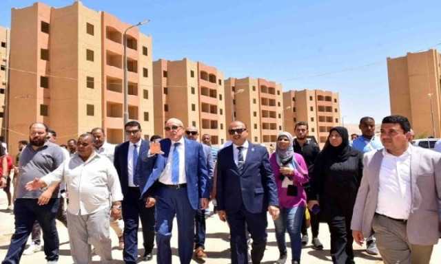 محافظ الأقصر يتفقد مشروعات الإسكان الاجتماعي ويشدد على سرعة التسليم