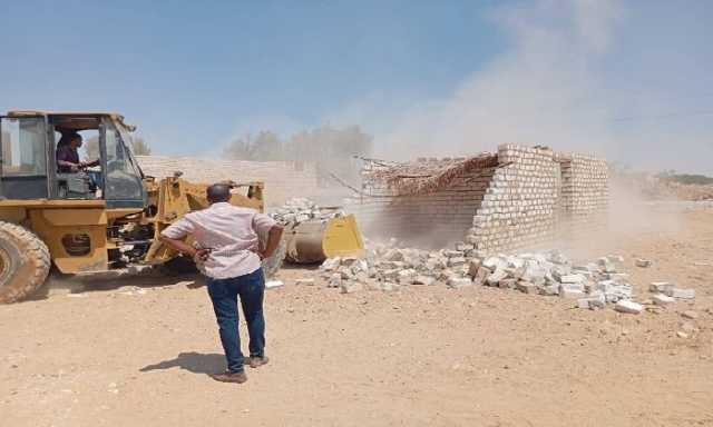 تواصل حملات إزالة التعديات على أراضي الدولة والزراعة بقنا