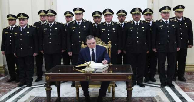 مع احتفاظهم بالمصرية.. وزير الداخلية يسمح لـ 21 مواطنًا بالتجنس بجنسيات أجنبية