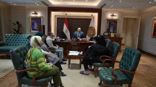 بعد تعرضه لحادث.. وزير العمل يوجه بتعويض وتوفير فرصة عمل لمواطن