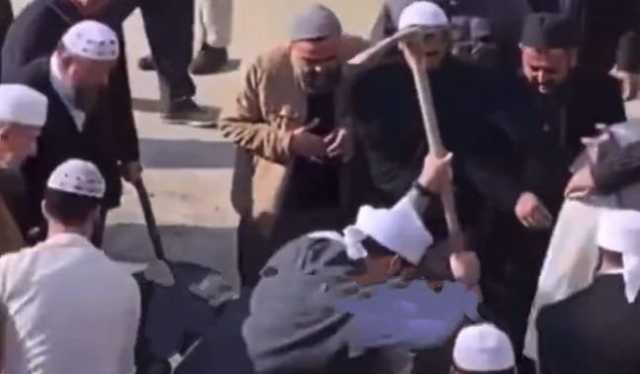 القصة الكاملة لـ 3 إخوة اختلفوا على الإرث فقسموا مسجداً في تركيا.. «فيديو»