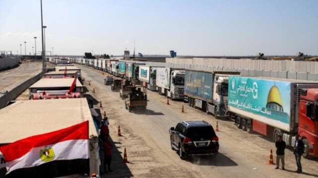 120 شاحنة مساعدات متنوعة تدخل إلى الفلسطينين بقطاع غزة