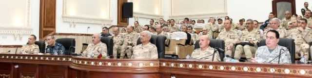 وزير الدفاع يطالب رجال الجيش الثالث بالحفاظ على أعلى درجات الجاهزية القتالية (فيديو)