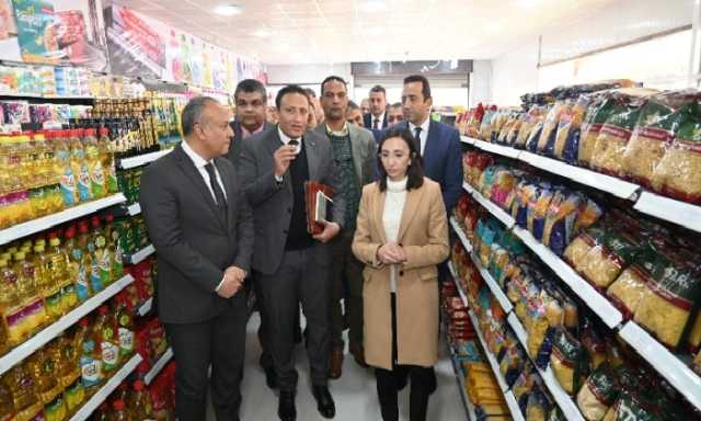 بتخفيضات تصل لـ30%.. محافظ البحيرة تفتتح معرض «أهلاً رمضان» بكوم حمادة