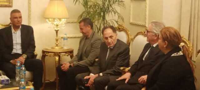 وزير الطيران المدني يوجه بتقديم التسهيلات اللازمة لاستقبال جثمان الأمير كريم الحسيني (صور)
