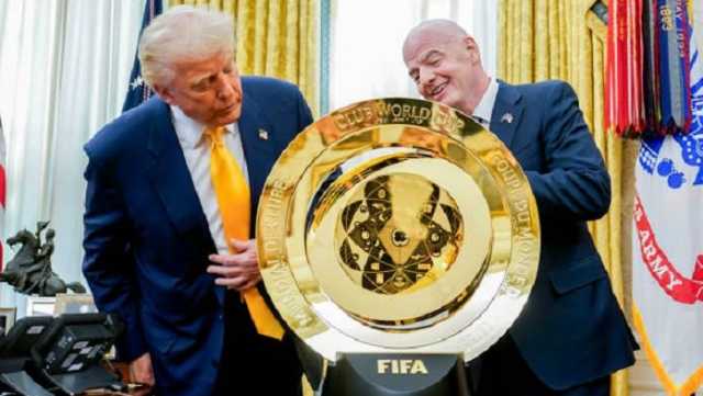 ترامب يتسلم مفتاح كأس العالم للأندية.. سيمنحه للبطل «فيديو»