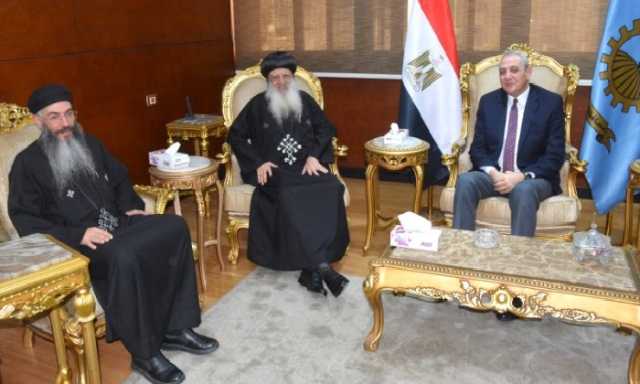 في أجواء تسودها المحبة.. محافظ الغربية يستقبل الأنبا بولا للتهنئة بعيد الفطر المبارك
